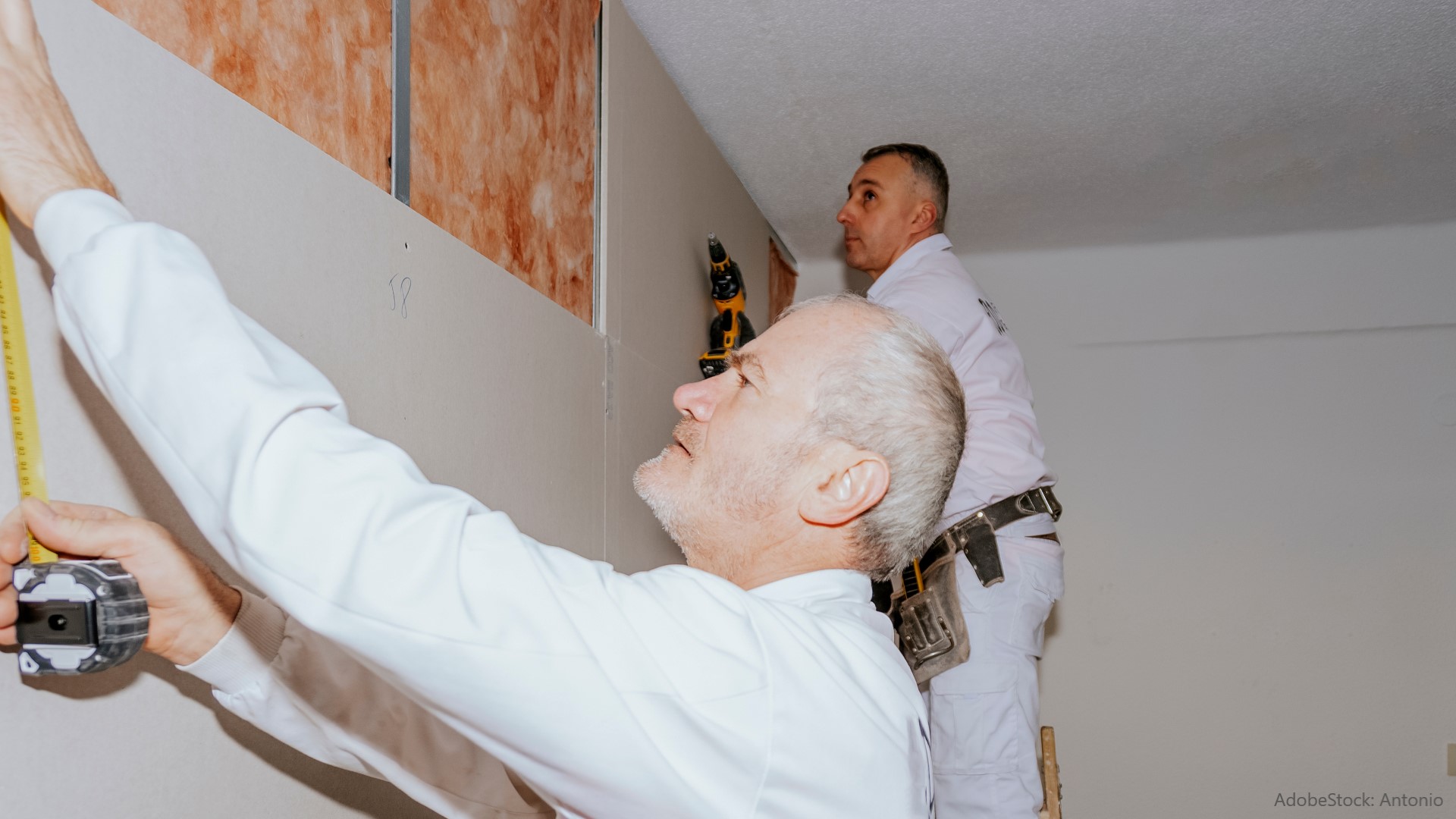 Schaumstoff als Schalldämmung an der Wand